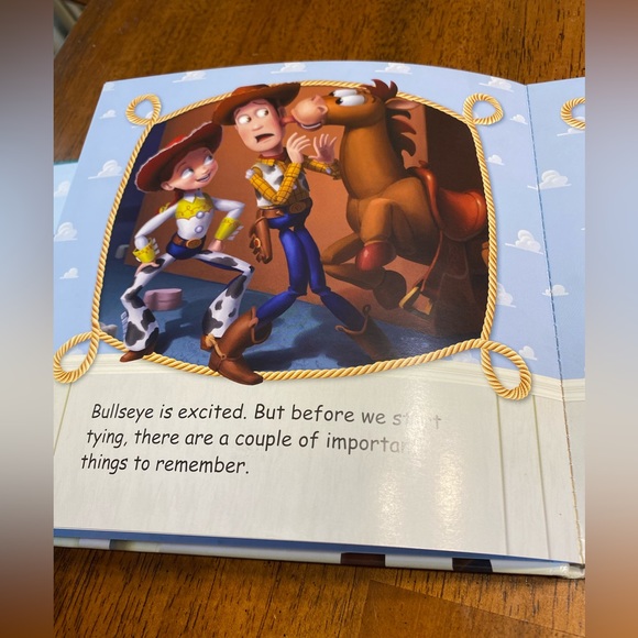Disney woody and buzz shoe tying book - Picture 4 of 7